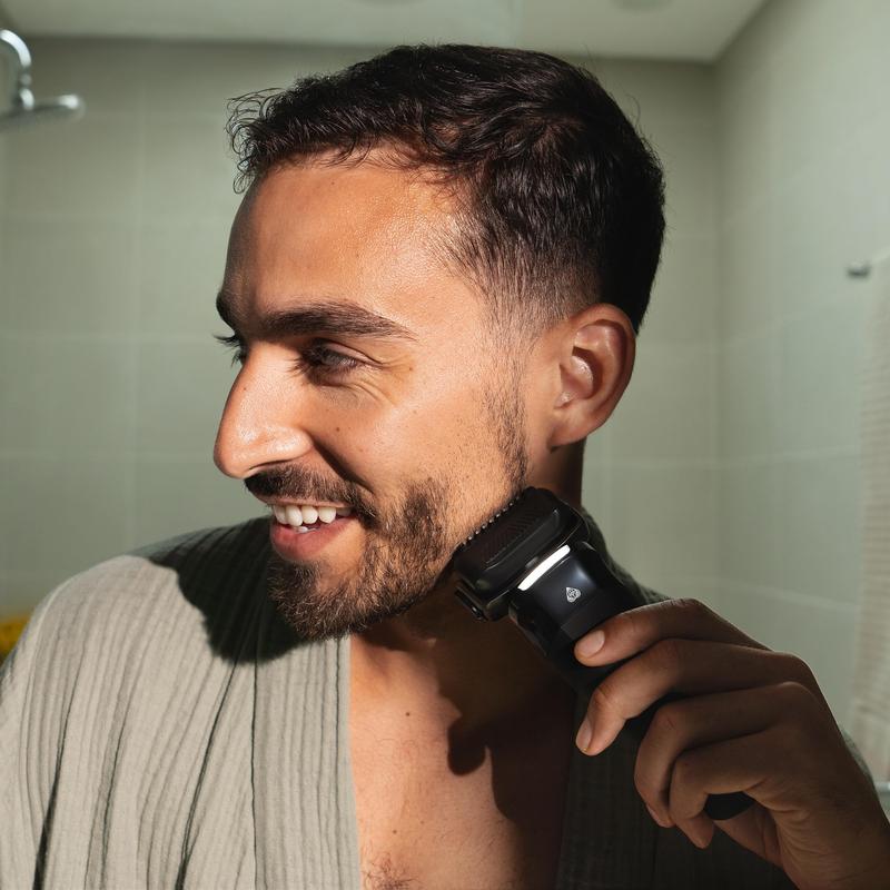 MANSCAPED® The Chairman™ PRO Men’s Foil Shaver - Two Interchangeable Blade Heads, SkinSafe® Four-Blade Foil & Stubble Trimmer, Face Shaver with USB-C & Wireless Compatible Charging, Travel Lock