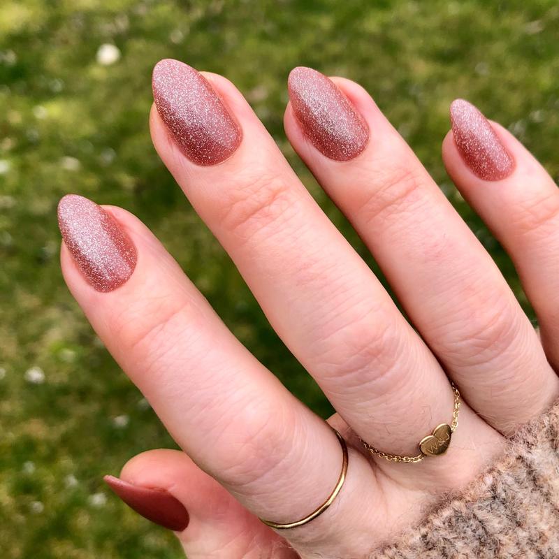 Neutral Velvet - Press-On nails | Medium | Almond